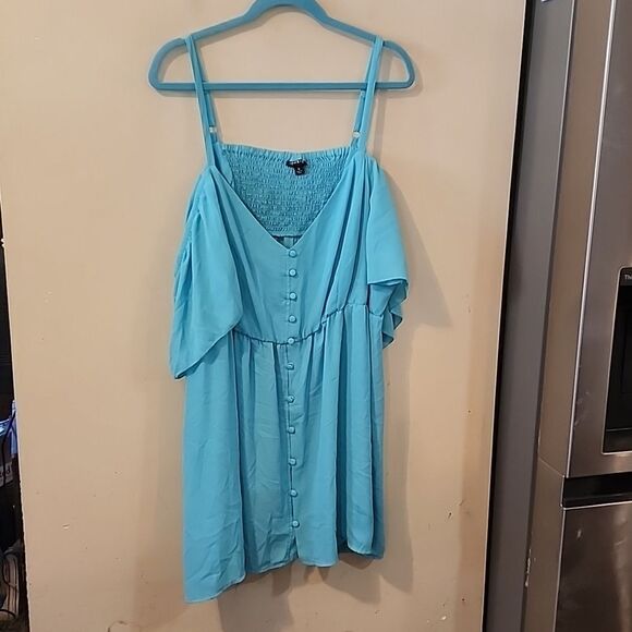 Beautiful Torrid top size 4 - Picture 1 of 5